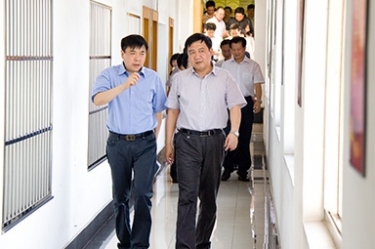 2012年7月5日，时任嘉兴市委书记李卫宁一行调研公司党建工作