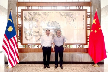 金彩汇官网纸业总经理王志明拜访中国驻马来西亚大使欧阳玉靖