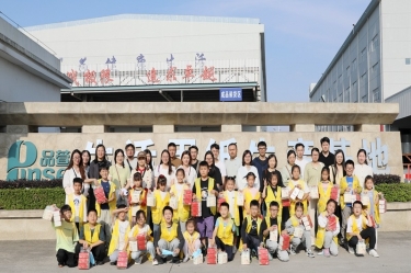 探寻古法技艺 感受造纸生机 |“小脚走平湖”之“纸业达人”亲子研学活动走进金彩汇官网纸业