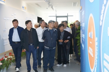 平湖市社经室老干部一行赴金彩汇官网调研